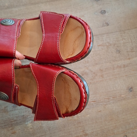 Josef Seibel Red Leather Slingback Sandals with Decorative Button (EU 42/US 11) - Picture 6 of 9